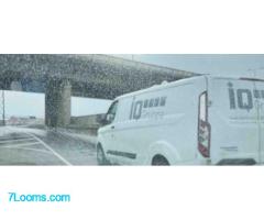 Ein Fahrer mit dem Firmenbus der Fa. IQ-Gruppe fuhr am Samstag den 21.02.2026 gegen 14:03